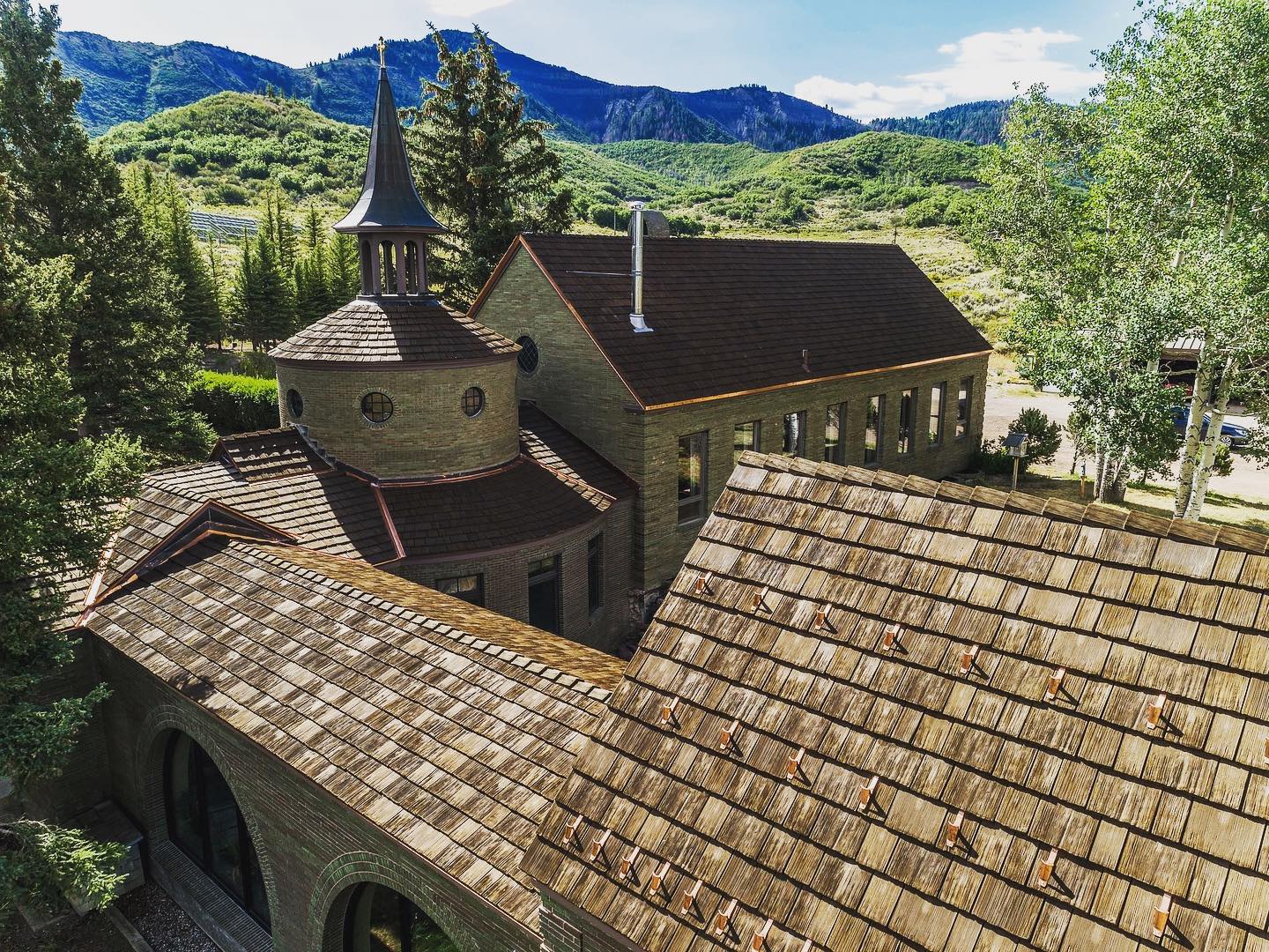 CeDUR shake roof with copper snow guards on a mountain building